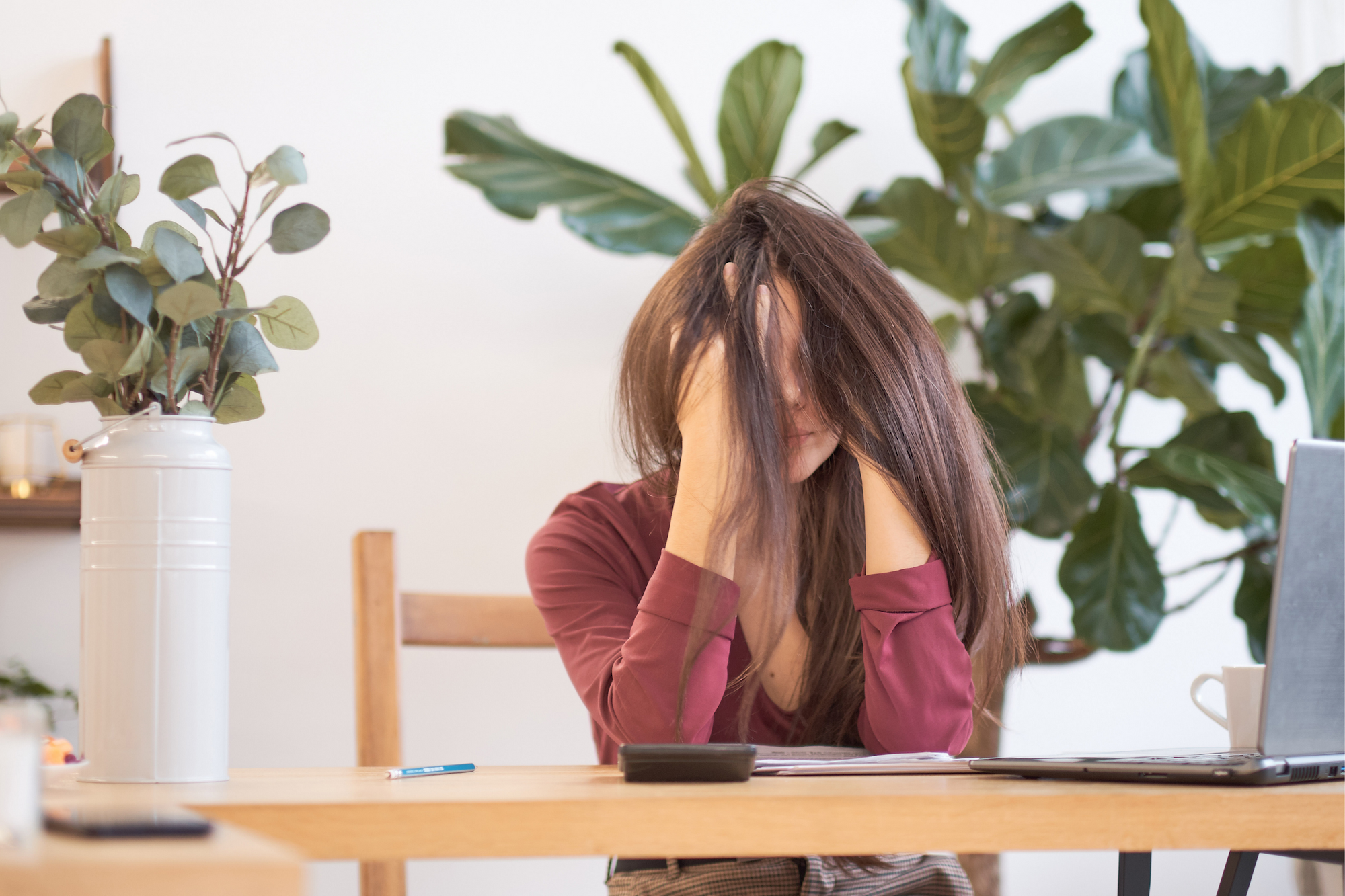 burnout twoman stressed at work